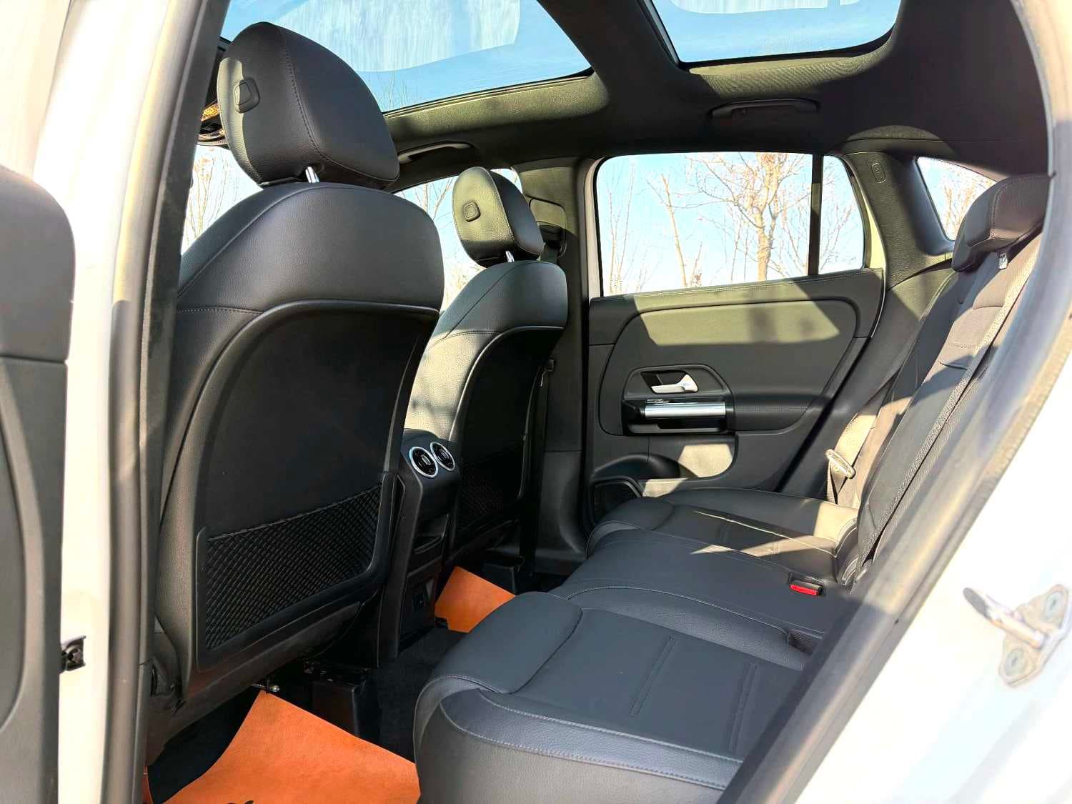Mercedes-Benz GLA 180 6