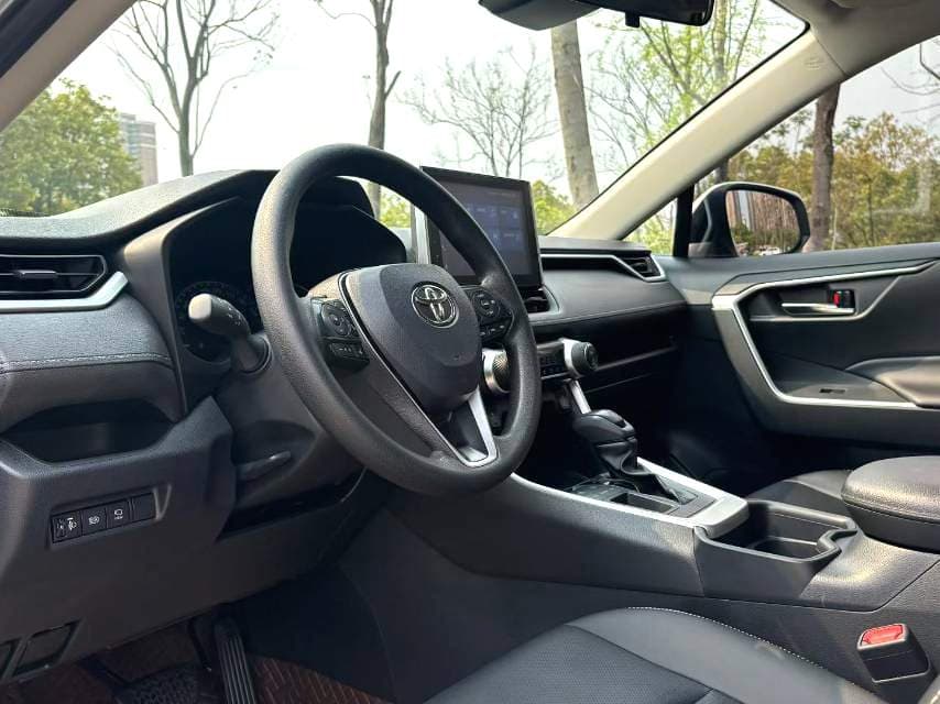 Toyota RAV4 2023 4