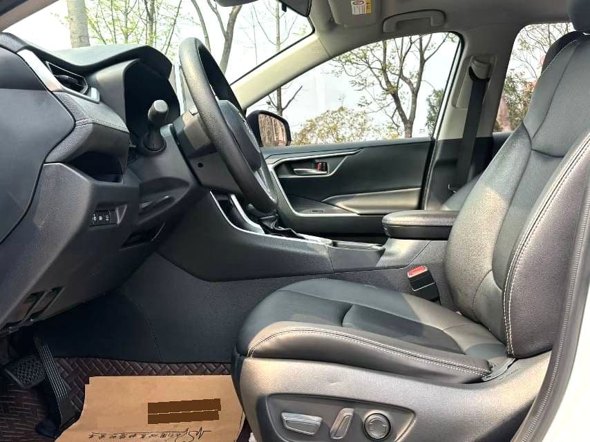 Toyota RAV4 2023 5
