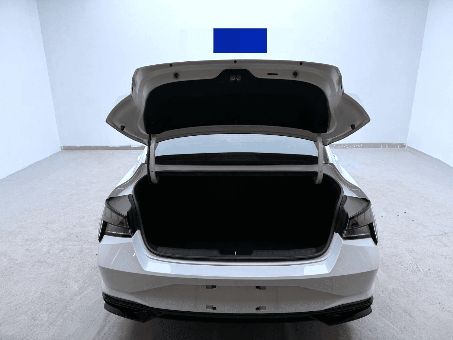Hyundai Elantra 4